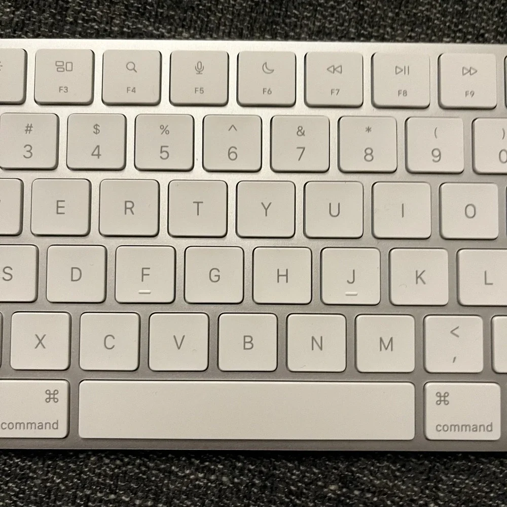 Apple Magic Keyboard 2nd Gen A2449 Wireless Bluetooth White Touch ID QWERTY